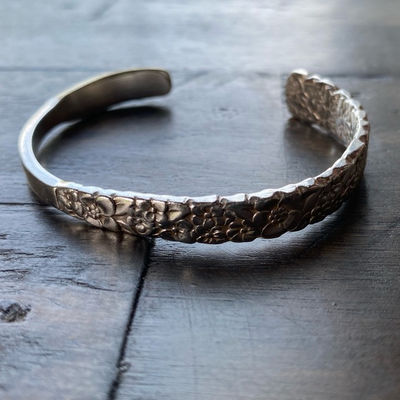 Artisan Jewelry - Beautiful Silver cuff bracelet made from Love precious flower.